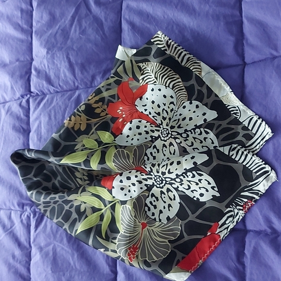 Vintage Floral Silk Neck Scarf - Picture 3 of 6